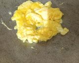 Foto langkah ke 2 dari resep Nasi Goreng Telur.