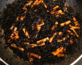 A picture of step 2 of Simple and Easy Simmered Hijiki Seaweed.