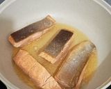 Foto langkah ke 2 dari resep Creamy Tuscan Salmon.