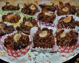 A picture of step 9 of Chocolate Crispy Cakes کاپ کیک کورن فلکس.