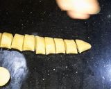 A picture of step 4 of Aloo kachori.