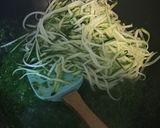 Foto del paso 4 de la receta: *Fideos de zapallos italianos al pesto albahaca | Método Grez*