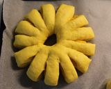 A picture of step 7 of Flower Shaped Bread with Kabocha Squash Paste.