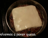 Foto del paso 7 de la receta: Hamburguesa XXL rellena de queso, con tomate y huevo