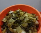 Foto langkah ke 1 dari resep Tumis sawi asin.