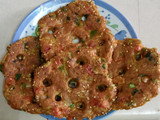થાલી પીઠ (Thali Peeth Recipe In Gujarati)