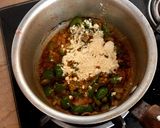 A picture of step 5 of Capsicum with gram flour 🫑🫑🧅🧅.