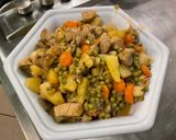 Une image de l'étape 27 de Poulet aux carottes, panais, petits pois et pommes de terre.