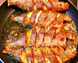 Hình bước làm 2 của món Cá Đỏ Muối Cà Ri Sả Chiên