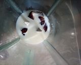 A picture of step 1 of Oreo Milkshake.