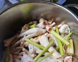 Hình bước làm 1 của món Chân gà sả tắc