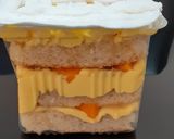 A picture of step 6 of Mango trifle.