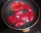 Foto del paso 2 de la receta Huevos rotos con papas fritas, pimiento frito y jamón serrano