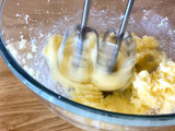 Moist and fluffy vanilla cupcakes