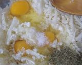 Foto del paso 2 de la receta: Pizza masa de coliflor con cerdo, piña, palmitos y queso
