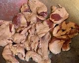 รูปขั้นตอนการทำที่ 3 ของ หมูผัดน้ำมันหอยราดคะน้า