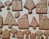 Foto del paso 7 de la receta: Pueblito de galletas de jengibre y canela 🏡🌳🌻⭐🌞🌜🏡