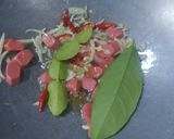 Foto langkah ke 1 dari resep Tumis Daun Pepaya Sosis.