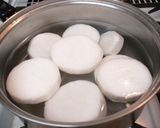 A picture of step 5 of Pork Belly Simmered with Daikon Radish.