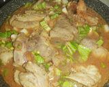 Foto del paso 5 de la receta: Costillas de cerdo con chícharo verde y acelga