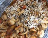 Foto del paso 3 de la receta: Champiñones con tomate y queso