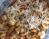 Foto del paso 3 de la receta: Champiñones con tomate y queso