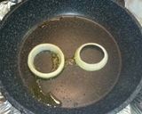 A picture of step 4 of Poched Egg Onion Ring.