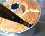 A picture of step 12 of Sakura-Flavored Chiffon Cake.
