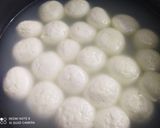 ছানার স্পঞ্জ রসগোল্লা 🙂 রেসিপির ধাপ 3 ছবি