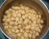 A picture of step 2 of Masala chana.
