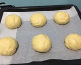 Foto langkah ke 2 dari resep Korean Cream Cheese Garlic Bread.