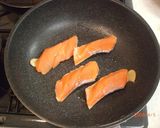 A picture of step 2 of Pn-Fried and Steamed Salmon and Cabbage.