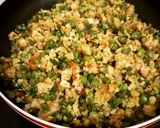 Foto langkah ke 5 dari resep Nasi Goreng Szechuan Praktis Sedap.