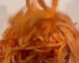 A picture of step 6 of Dominican spaghettis.