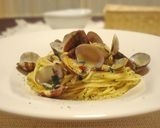 A picture of step 25 of Authentic Vongole Bianco Clam Pasta.