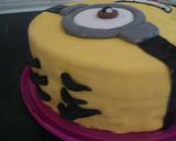 A picture of step 8 of Minion cake.