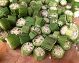 A picture of step 1 of Chicken With Okra.