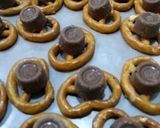 A picture of step 2 of Cashew Rolo Chocolate Pretzels.