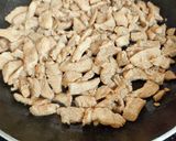 A picture of step 2 of Chicken, Veggies, Chowmin 🍝🍝.
