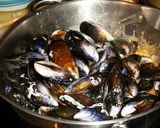A picture of step 7 of Mussels in White Wine Sauce.