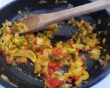 Foto del paso 2 de la receta: Guiso de atún para arepas y empanadas