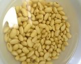 A picture of step 2 of Hijiki Seaweed & Soy Bean Simmer.