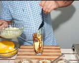 मैंगो कस्टर्ड विथ चॉकलेट एंड नट्स (Mango custard with chocolate and nuts recipe in Hindi) रेसिपी चरण 3 फोटो
