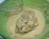 Foto langkah ke 4 dari resep Bolu pisang kukus tanpa mixer.
