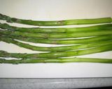 A picture of step 1 of Asparagus in Chikuwa Wrapped in Pork Belly.