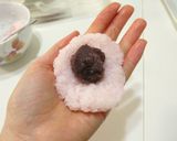 A picture of step 5 of Easy Sakura Mochi (Cherry Blossom Rice Cake) from Cooked Rice.