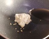 A picture of step 3 of Fried garlic mayo potato.