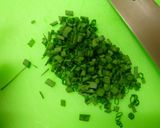 A picture of step 1 of Gooey-Gooey Chrysanthemum Leaves Mixed with Natto and Sesame Seeds.