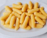 Hình bước làm 4 của món Làm NUI hình con đuông dừa