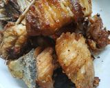 Foto langkah ke 7 dari resep Ikan goreng bawang putih.